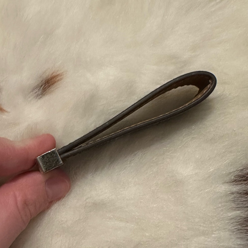 LV Brown Patterned Keychain Accessory - Picture 10 of 14
